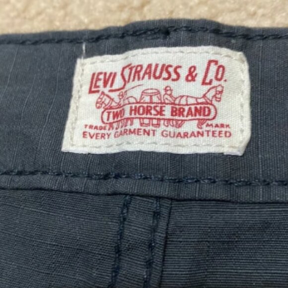 LEVI'S Men's Carrier Cargo Shorts w 10" Inseam Size 44 - Picture 5 of 8